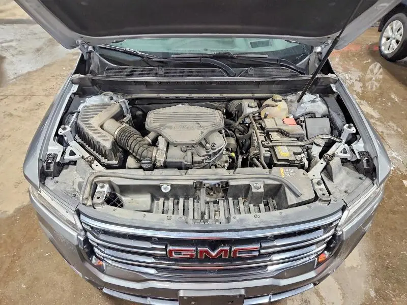 2022 GMC ACADIA AT4  