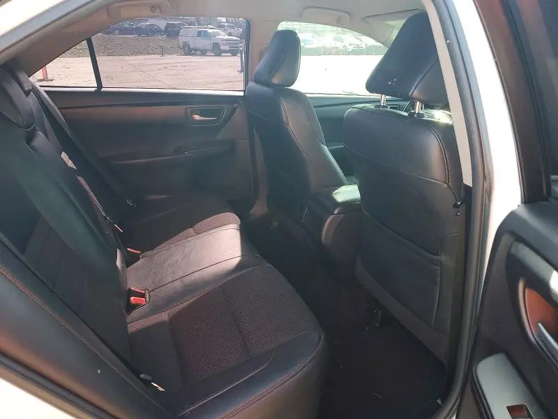2016 TOYOTA CAMRY SE  