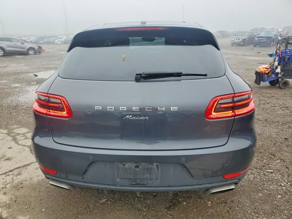 2018 PORSCHE MACAN   