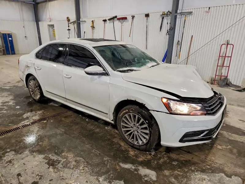 2016 VOLKSWAGEN PASSAT SE  