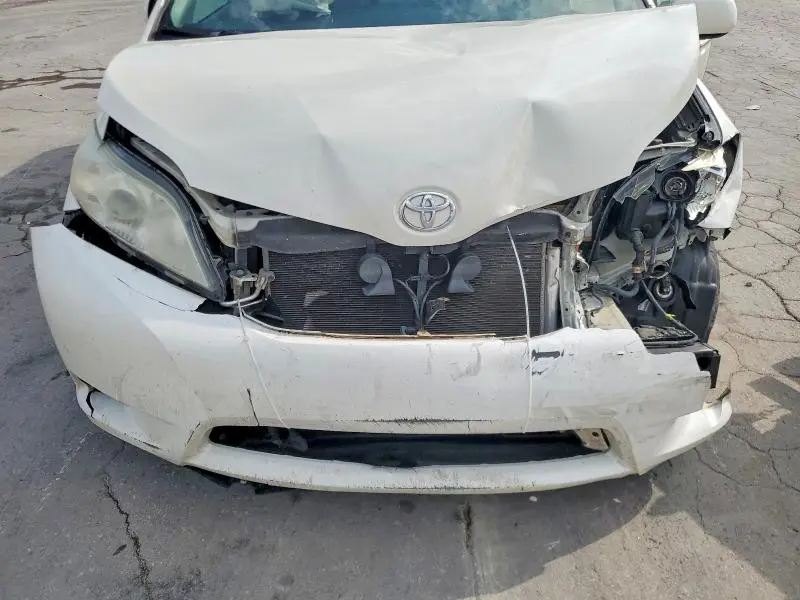 2017 TOYOTA SIENNA XLE PREMIUM 8-PASSENGER  