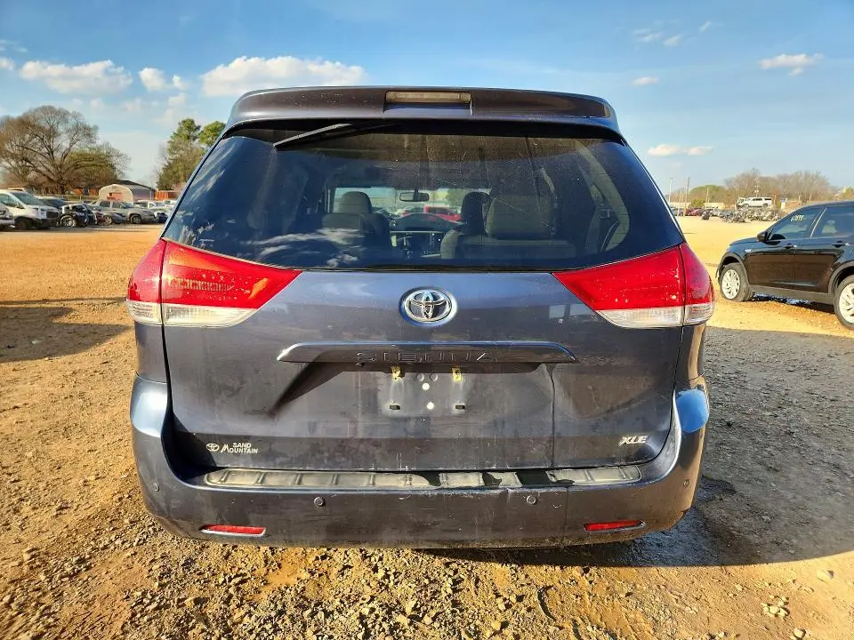 2014 TOYOTA SIENNA XLE 8-PASSENGER  
