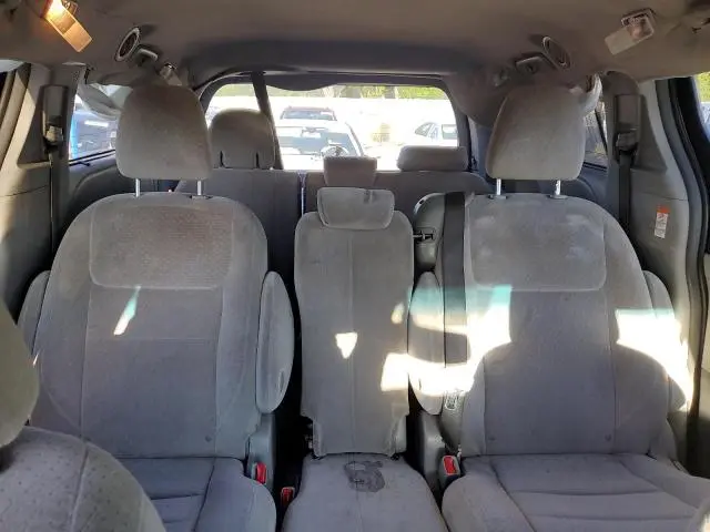 2017 TOYOTA SIENNA LE