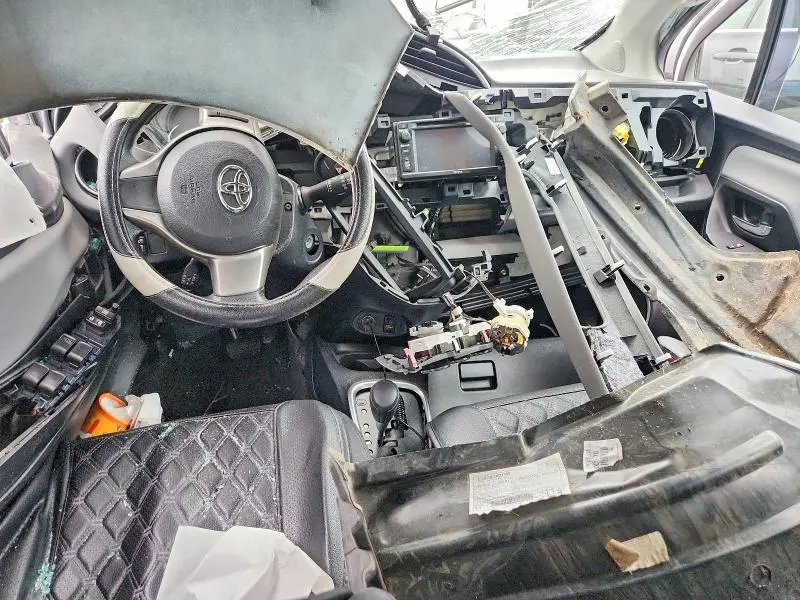 2015 TOYOTA YARIS 5-DOOR LE  