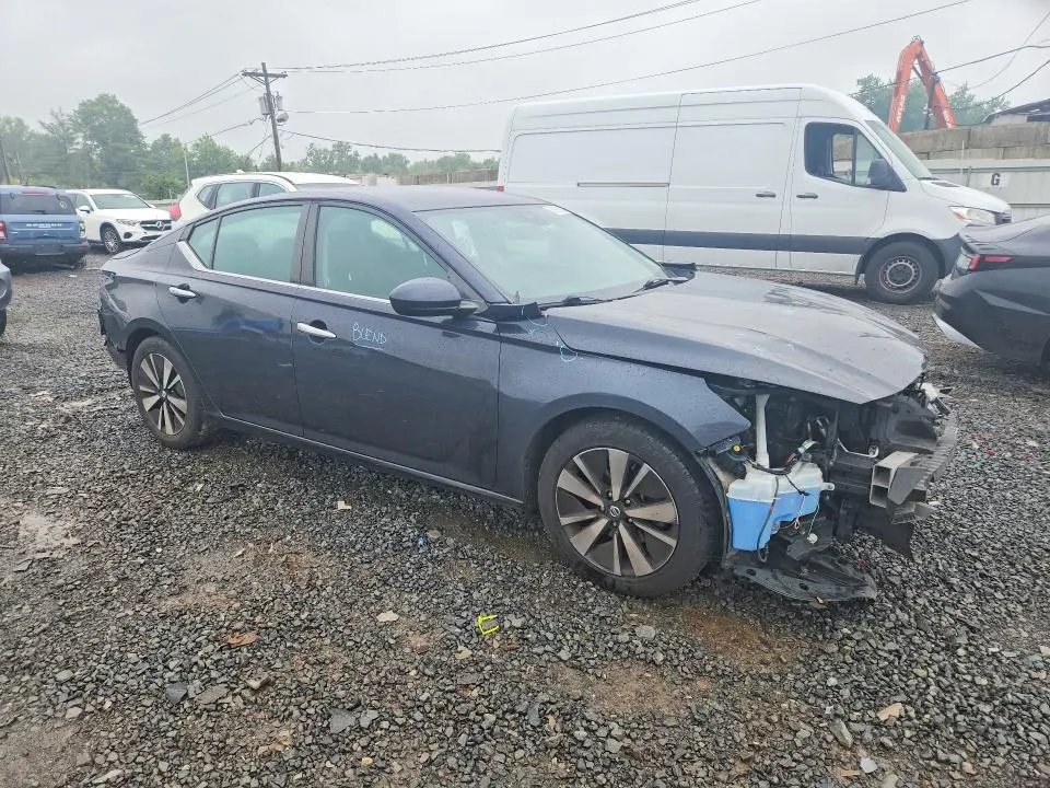 2021 NISSAN ALTIMA SV  