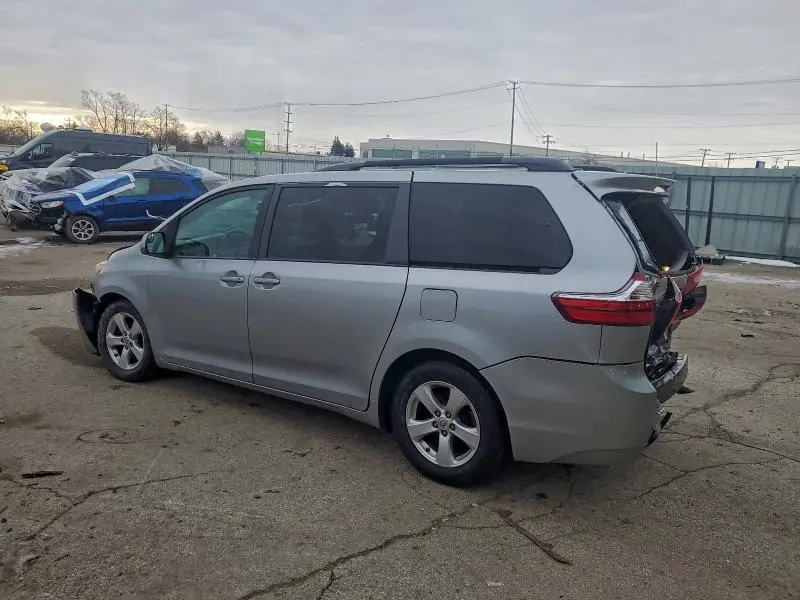 2015 TOYOTA SIENNA LE  