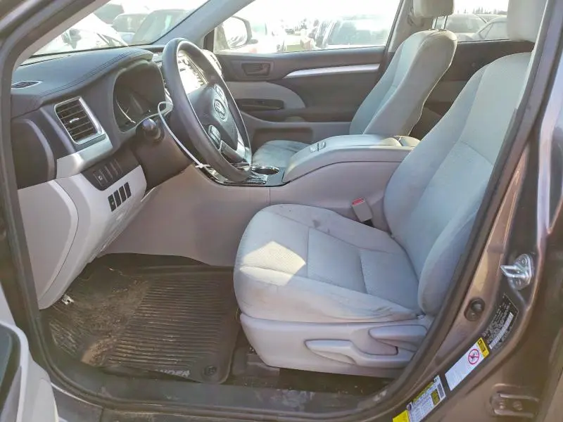 2017 TOYOTA HIGHLANDER LE  