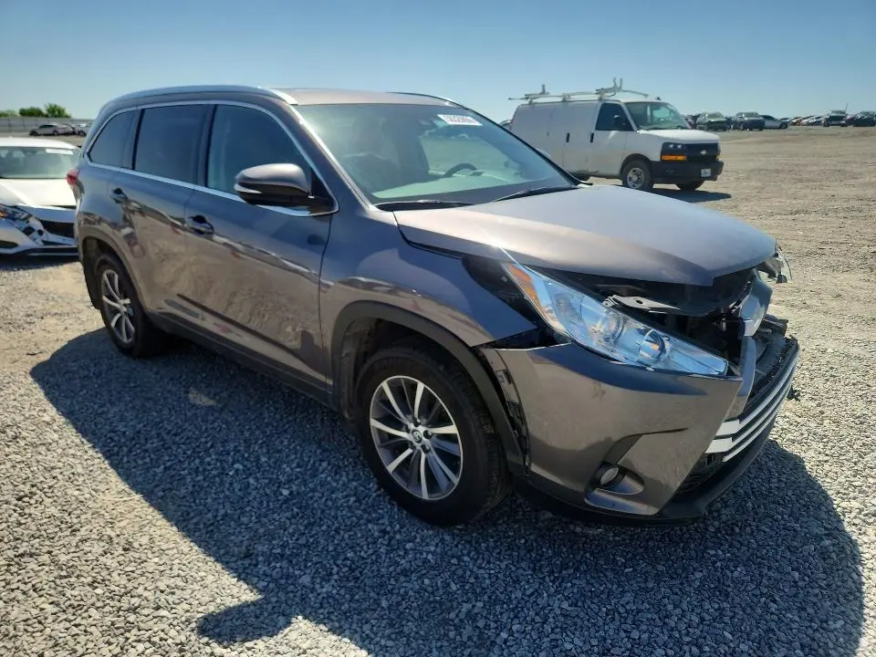 2018 TOYOTA HIGHLANDER XLE  