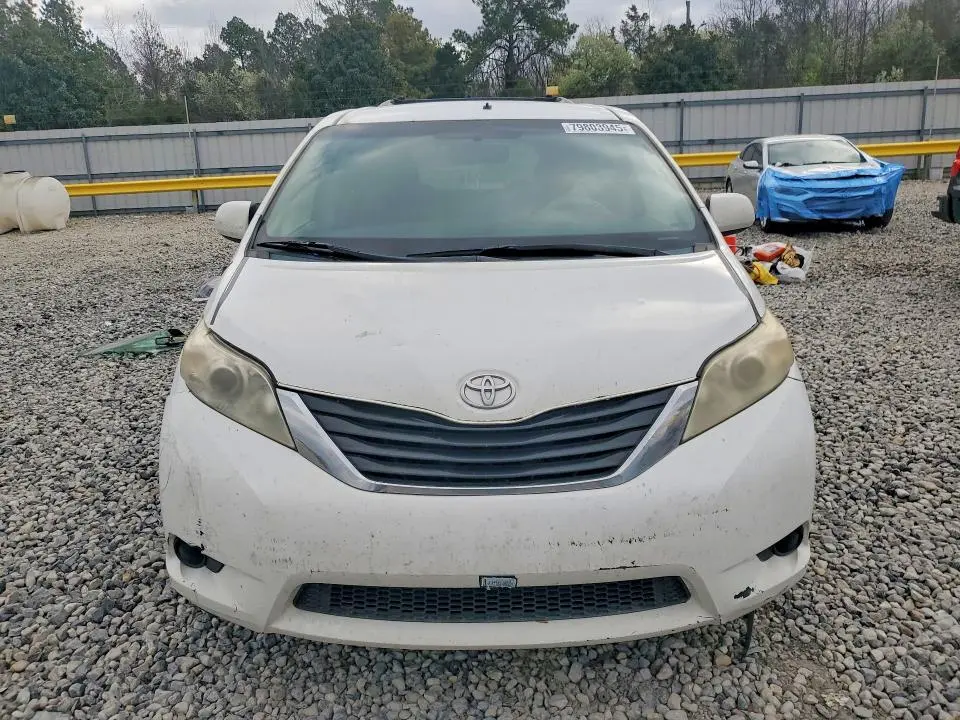 2011 TOYOTA SIENNA LE 8-PASSENGER  