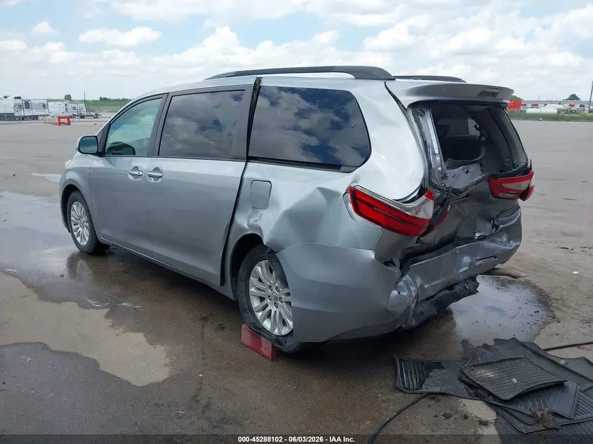 2017 TOYOTA SIENNA XLE PREMIUM 8 PASSENGER