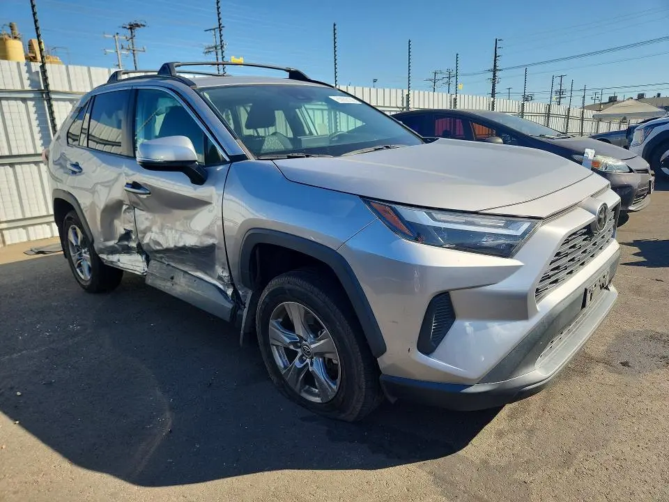 2022 TOYOTA RAV4 XLE  