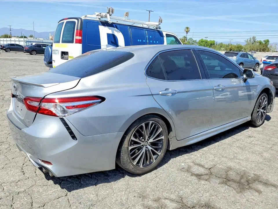 2020 TOYOTA CAMRY SE  