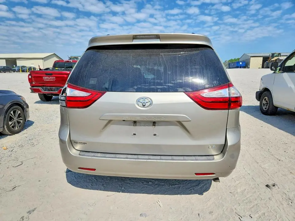 2016 TOYOTA SIENNA LE  