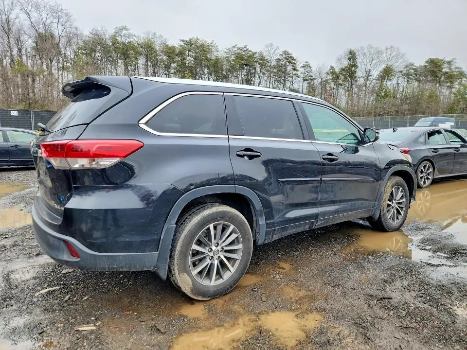2017 TOYOTA HIGHLANDER XLE  