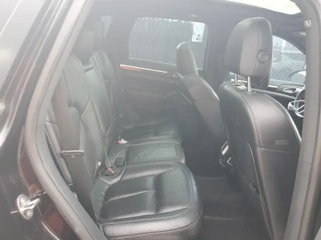 2017 PORSCHE CAYENNE S  