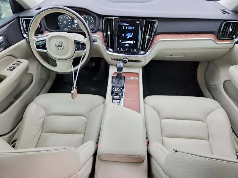 2020 VOLVO S60 T5 MOMENTUM  