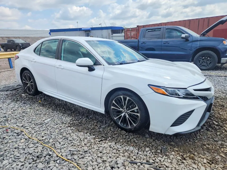 2019 TOYOTA CAMRY SE  