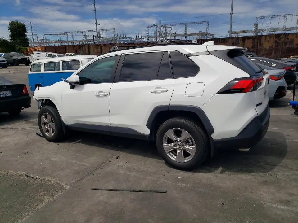 2022 TOYOTA RAV4 XLE  