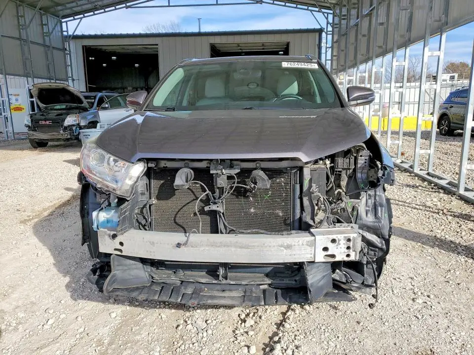 2017 TOYOTA HIGHLANDER SE  