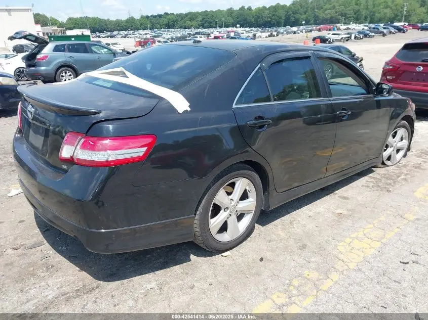 2011 TOYOTA CAMRY SE