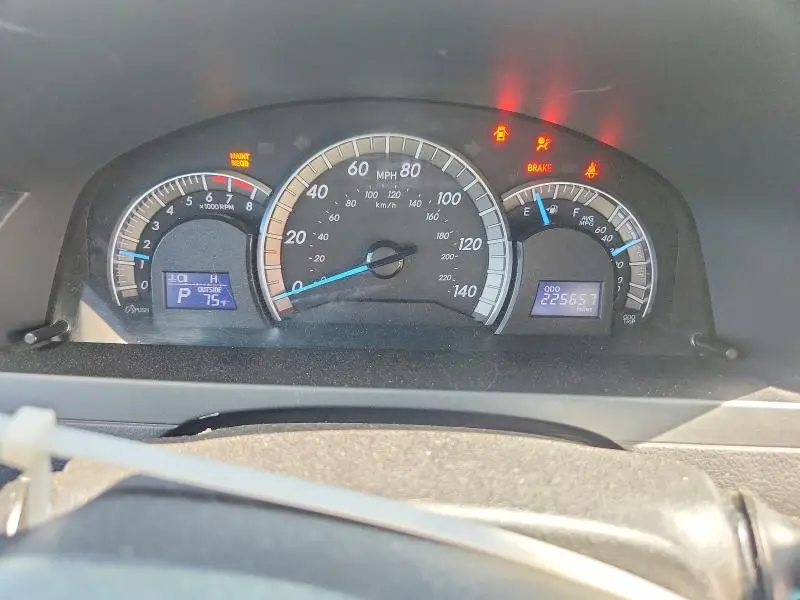2014 TOYOTA CAMRY SE  