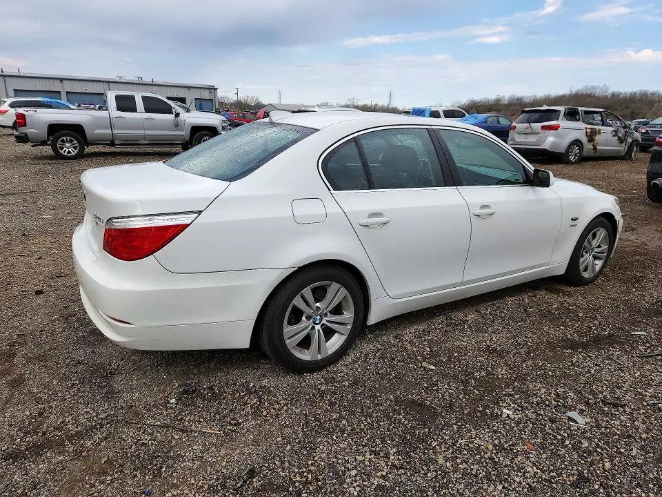 2010 BMW 528 XI  