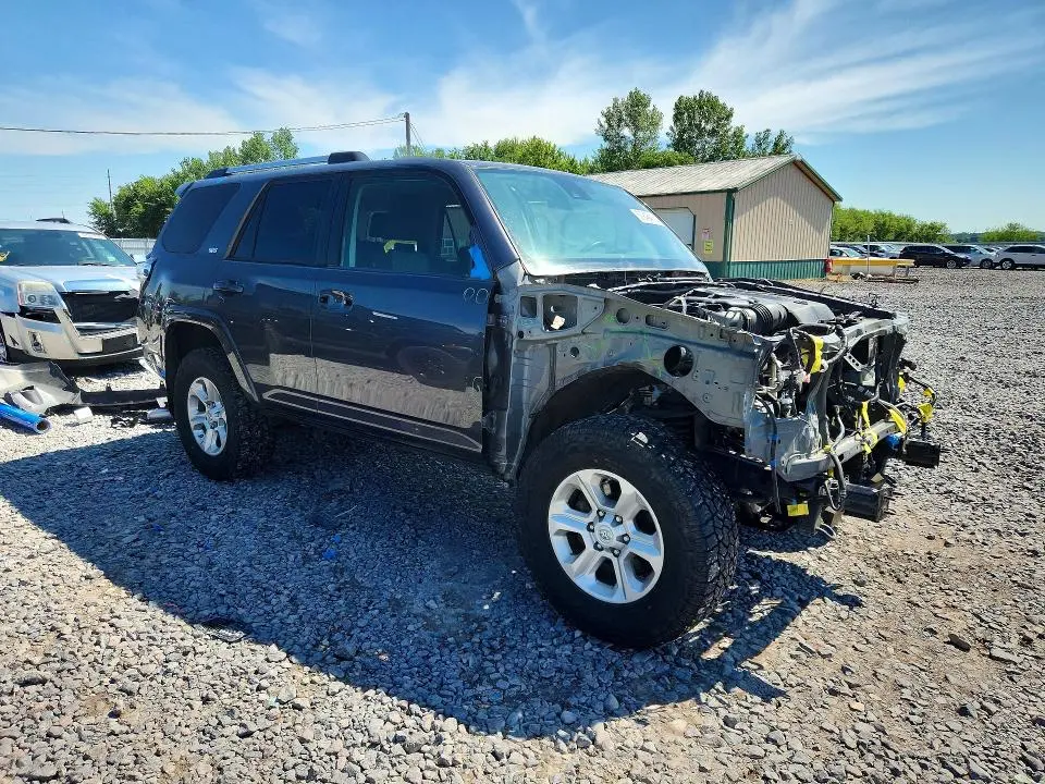 2021 TOYOTA 4RUNNER SR5  