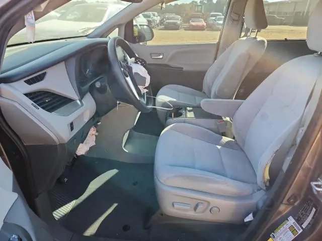 2020 TOYOTA SIENNA LE  