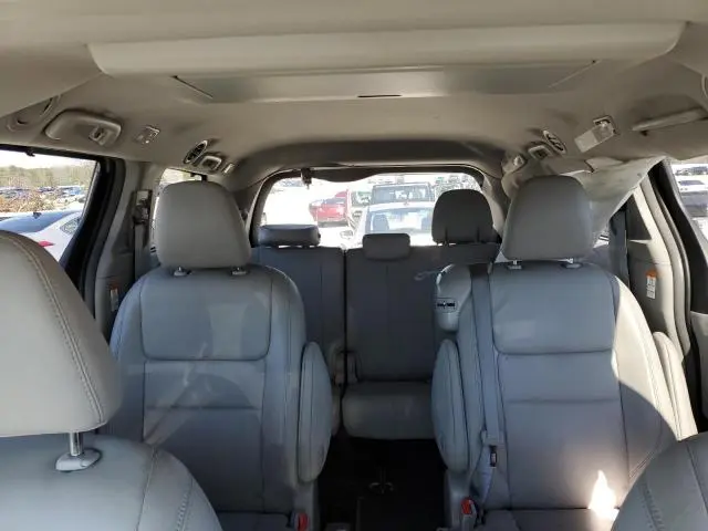 2019 TOYOTA SIENNA XLE
