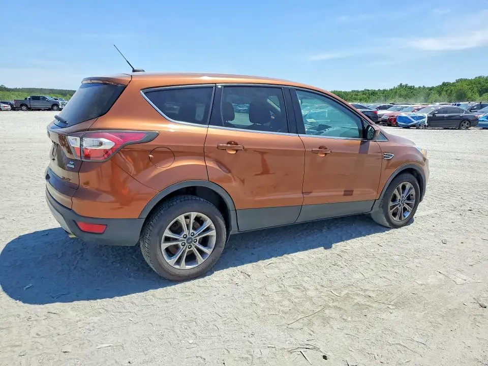 2017 FORD ESCAPE SE  