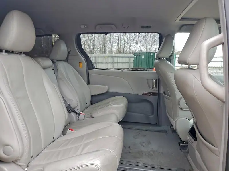 2014 TOYOTA SIENNA XLE  