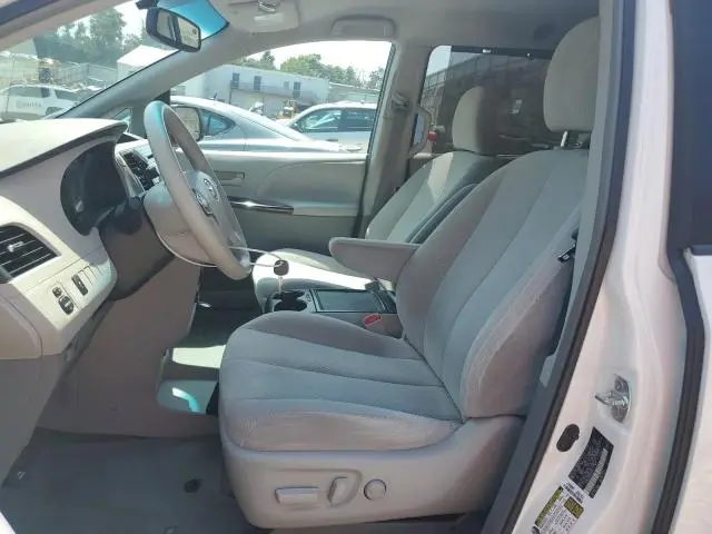 2013 TOYOTA SIENNA LE  