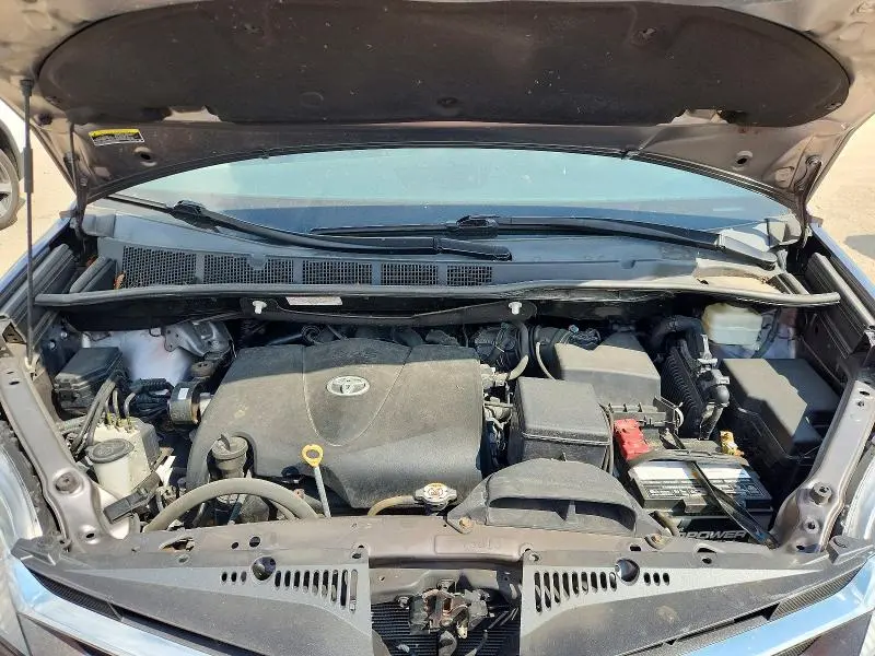 2019 TOYOTA SIENNA XLE 8-PASSENGER  