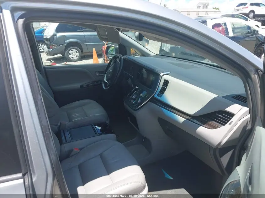 2015 TOYOTA SIENNA XLE 8 PASSENGER