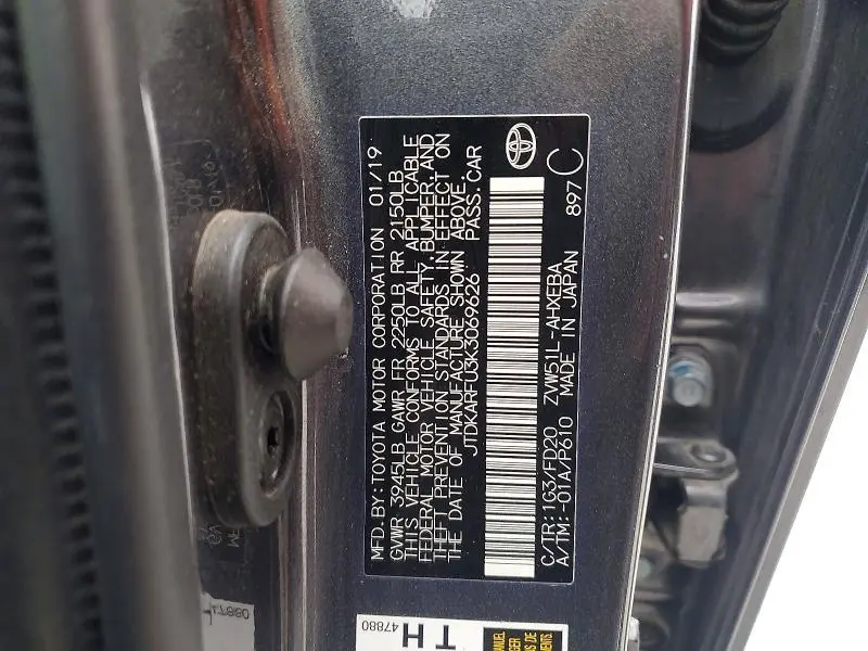 2019 TOYOTA PRIUS LE  
