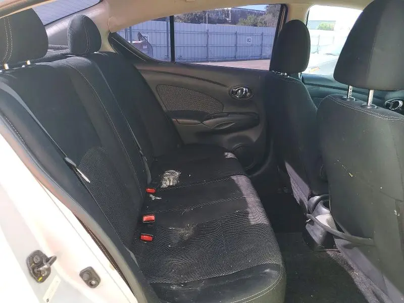 2015 NISSAN VERSA   