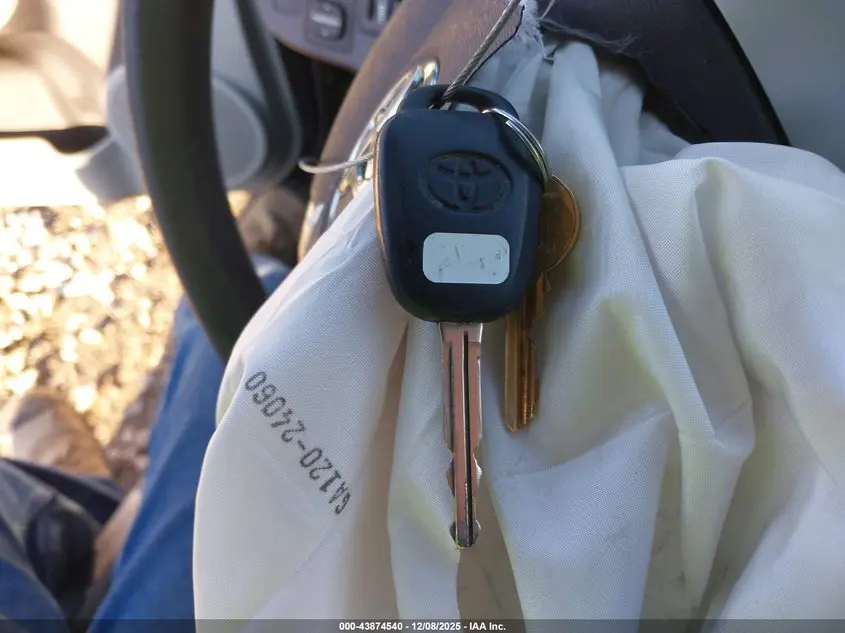 2012 TOYOTA PRIUS C TWO