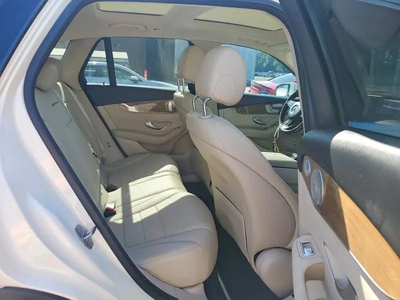 2017 MERCEDES-BENZ GLC 300  