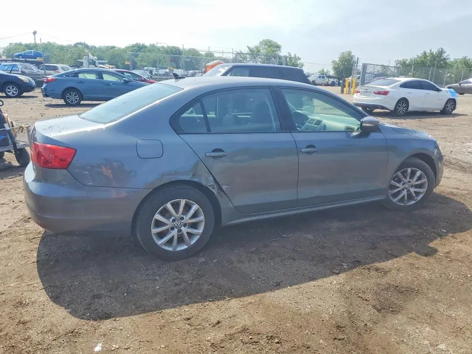 2011 VOLKSWAGEN JETTA SE  