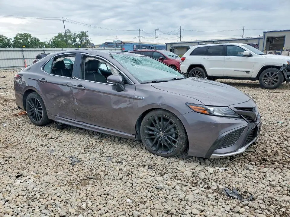 2021 TOYOTA CAMRY XSE  