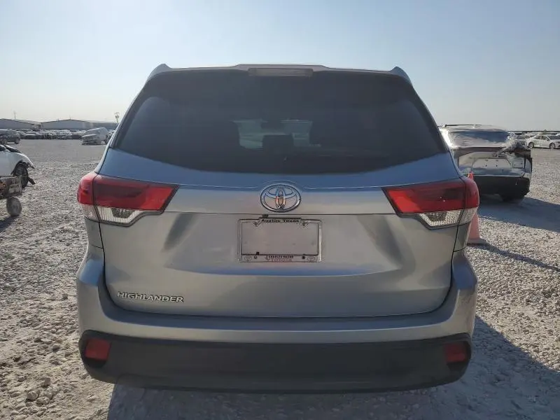 2017 TOYOTA HIGHLANDER LE  