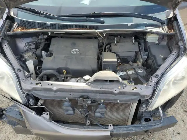 2014 TOYOTA SIENNA XLE  
