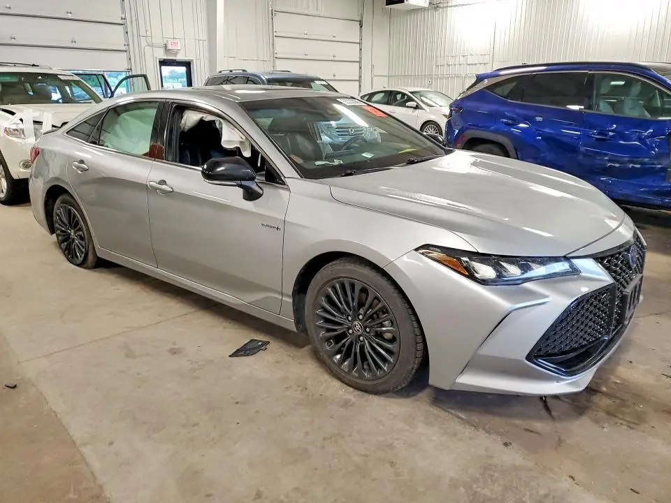 2021 TOYOTA AVALON XSE  