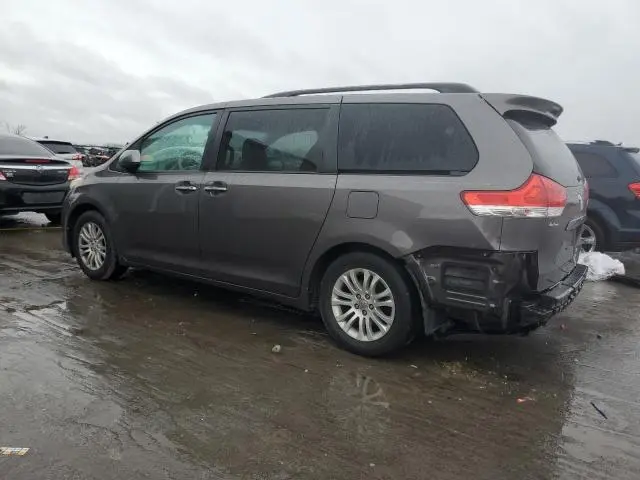 2012 TOYOTA SIENNA XLE  