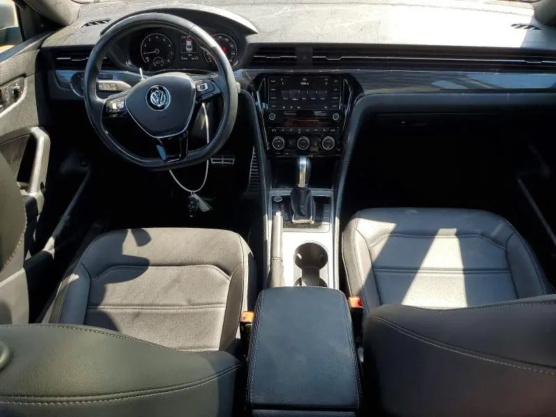2021 VOLKSWAGEN PASSAT   