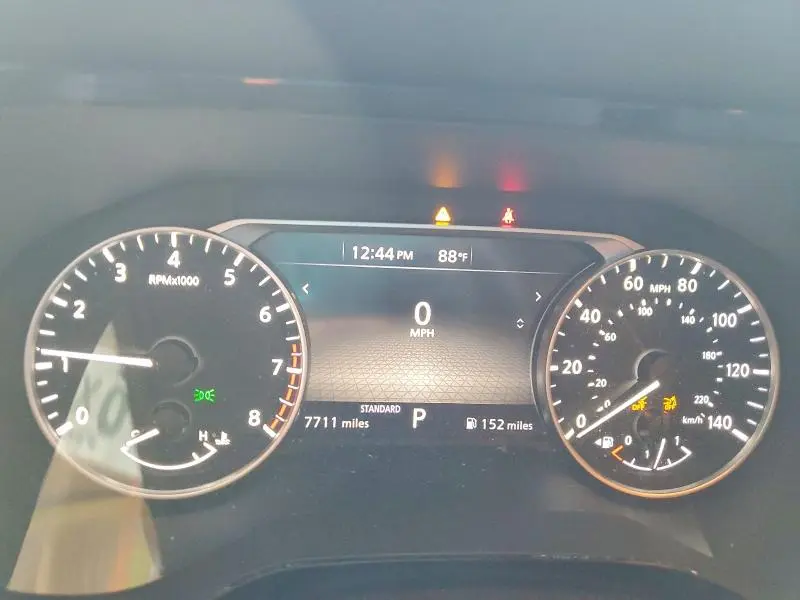 2025 NISSAN PATHFINDER SV  