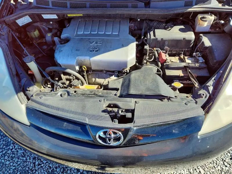 2010 TOYOTA SIENNA XLE  