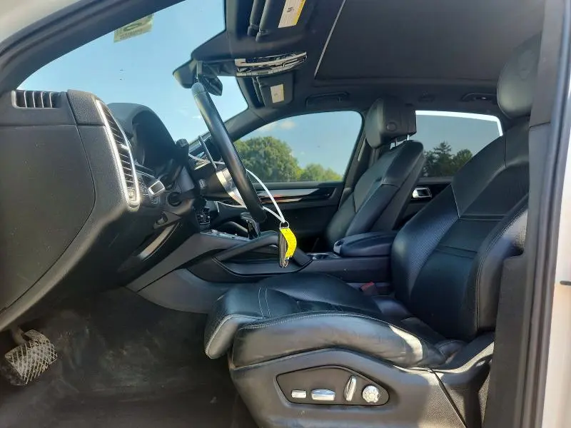 2019 PORSCHE CAYENNE   