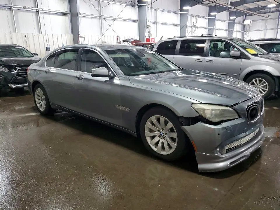 2011 BMW 750   
