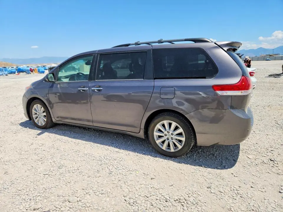 2011 TOYOTA SIENNA LIMITED 7-PASSENGER  